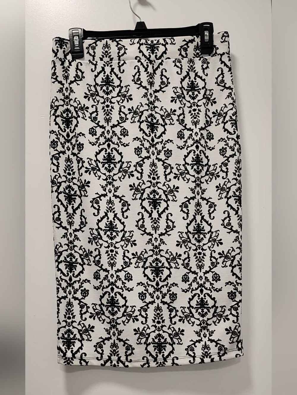 Iris Black and White Damask Pencil Skirt Size - Large